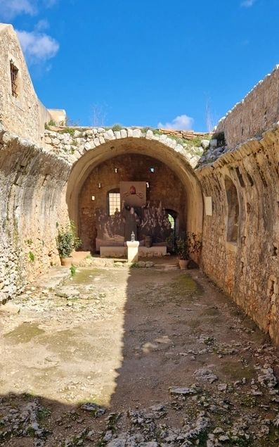 The powder room and the memorial