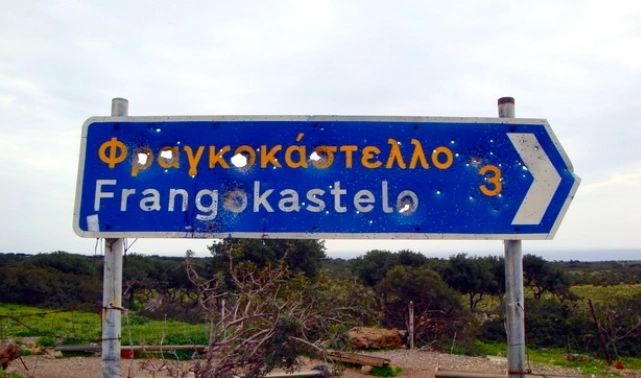 Road sign pointing to Frangokastelo